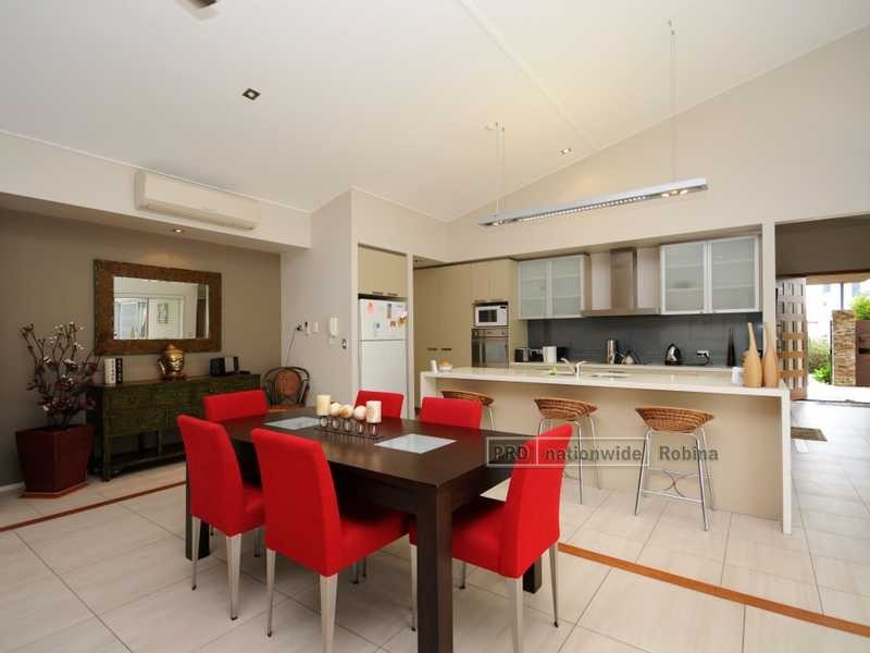 16 Menton Avenue, Varsity Lakes QLD 4227