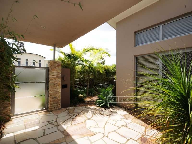 16 Menton Avenue, Varsity Lakes QLD 4227