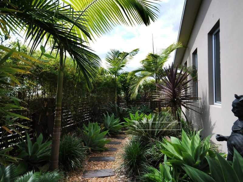 16 Menton Avenue, Varsity Lakes QLD 4227