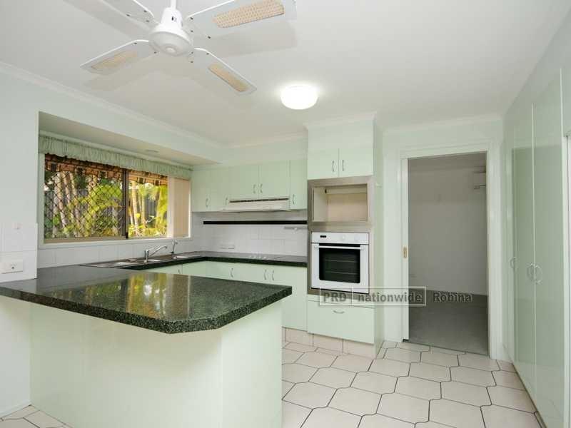 6 Macedon Close, Robina QLD 4226