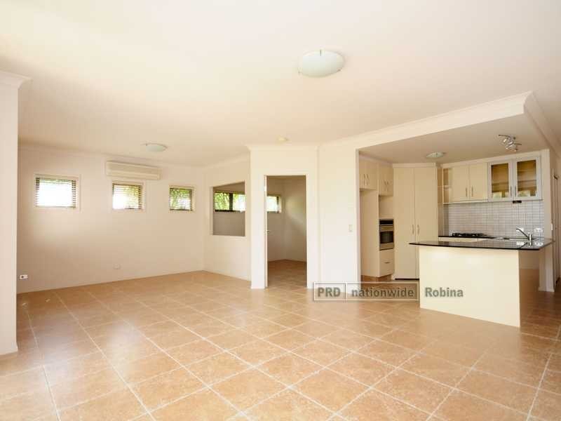 Unit 1096/1 The Cove Crescent, Carrara QLD 4211