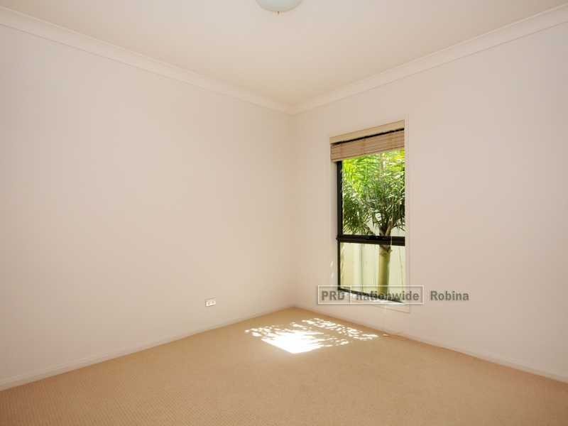 Unit 1096/1 The Cove Crescent, Carrara QLD 4211