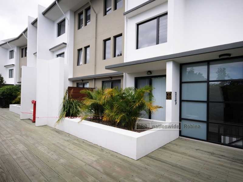 Unit 17/305 Laver Drive, Robina QLD 4226