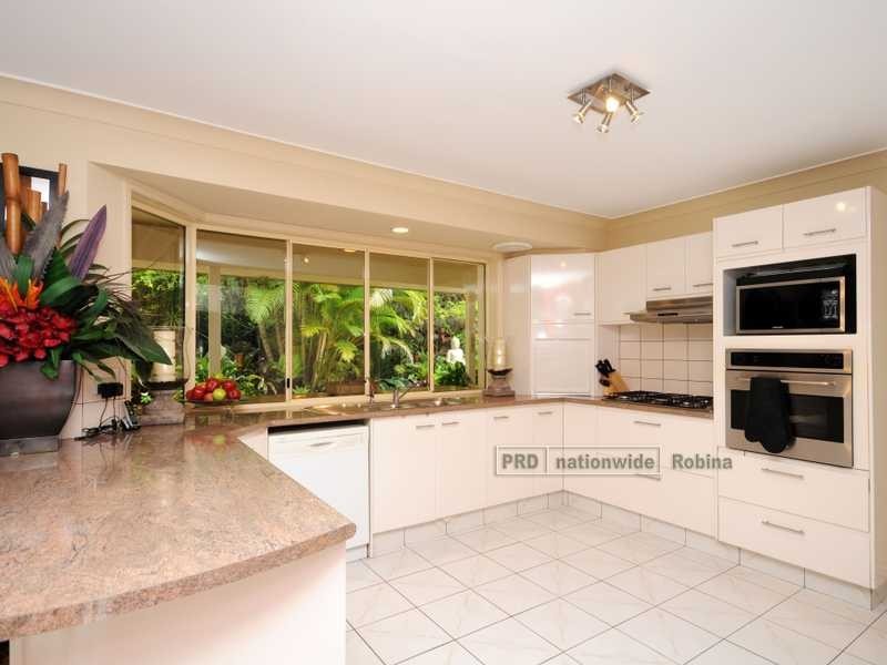 12 Pinehurst Place, Robina QLD 4226