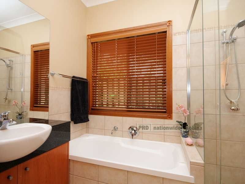 5 Avellino Drive, Varsity Lakes QLD 4227