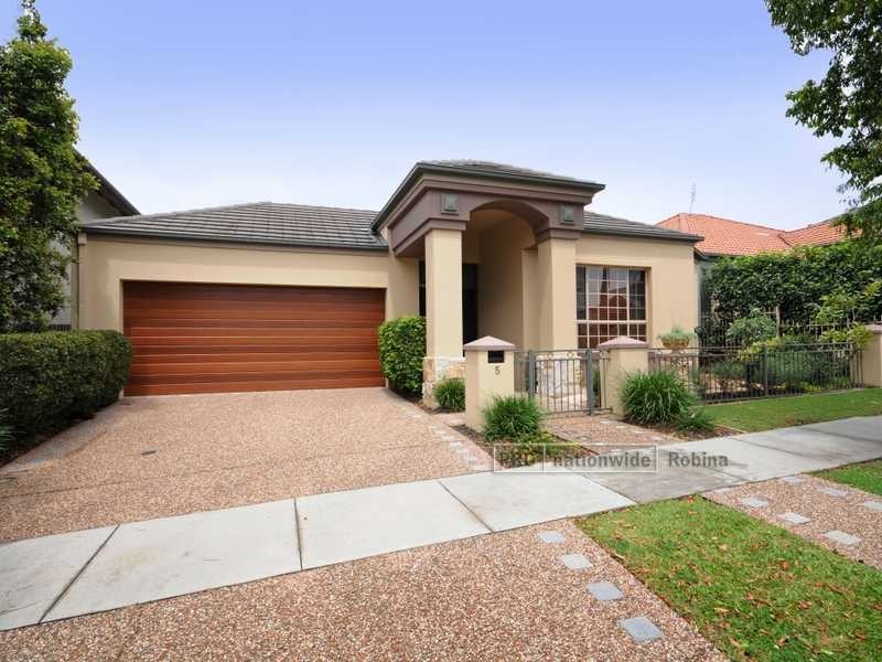 5 Avellino Drive, Varsity Lakes QLD 4227