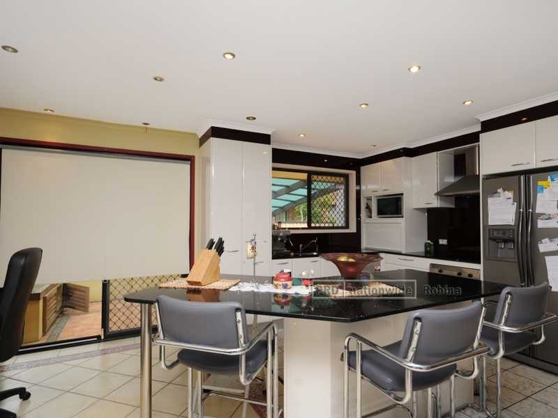 39 Razorbill Street, Burleigh Waters QLD 4220