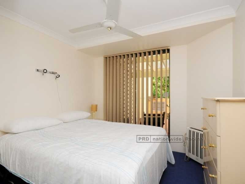 Unit 10/10 Genoa Street, Surfers Paradise QLD 4217