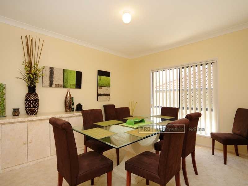 26 Mulgrave Crescent, Varsity Lakes QLD 4227