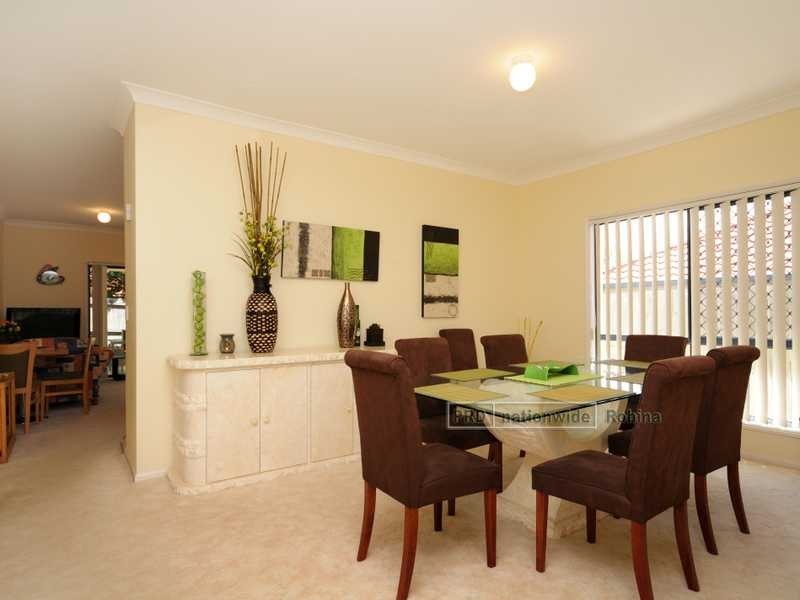 26 Mulgrave Crescent, Varsity Lakes QLD 4227