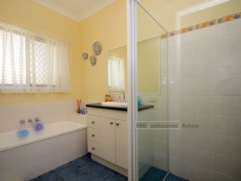 26 Mulgrave Crescent, Varsity Lakes QLD 4227