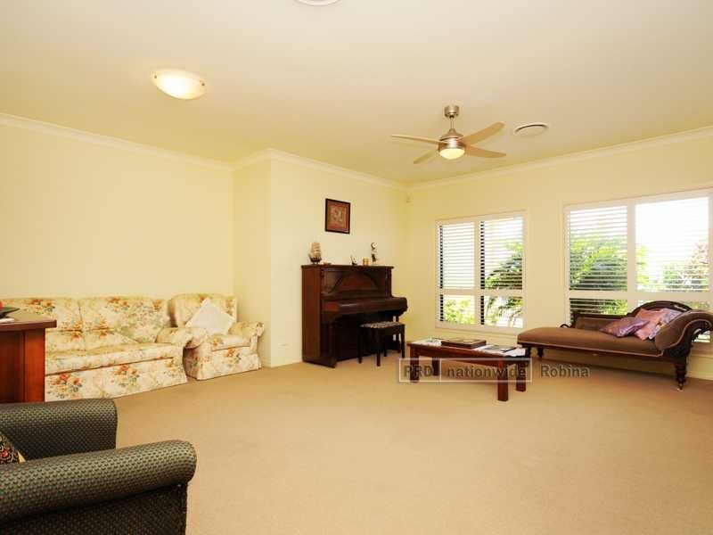 132 Dunlin Drive, Burleigh Waters QLD 4220