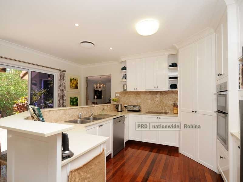 6 Nunawading Court, Robina QLD 4226