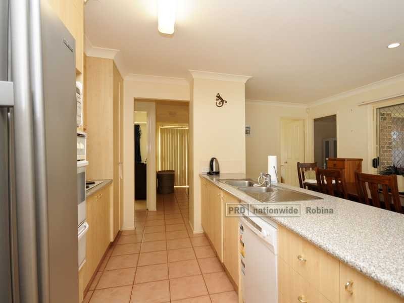 6 Wisconsin Street, Varsity Lakes QLD 4227