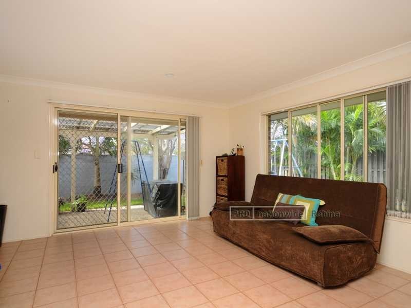 6 Wisconsin Street, Varsity Lakes QLD 4227