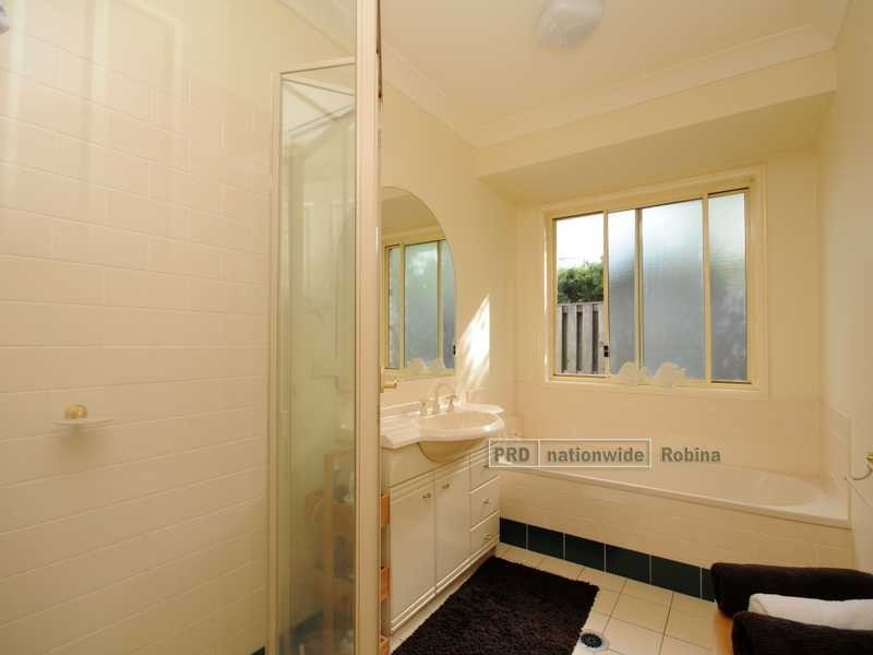 6 Wisconsin Street, Varsity Lakes QLD 4227