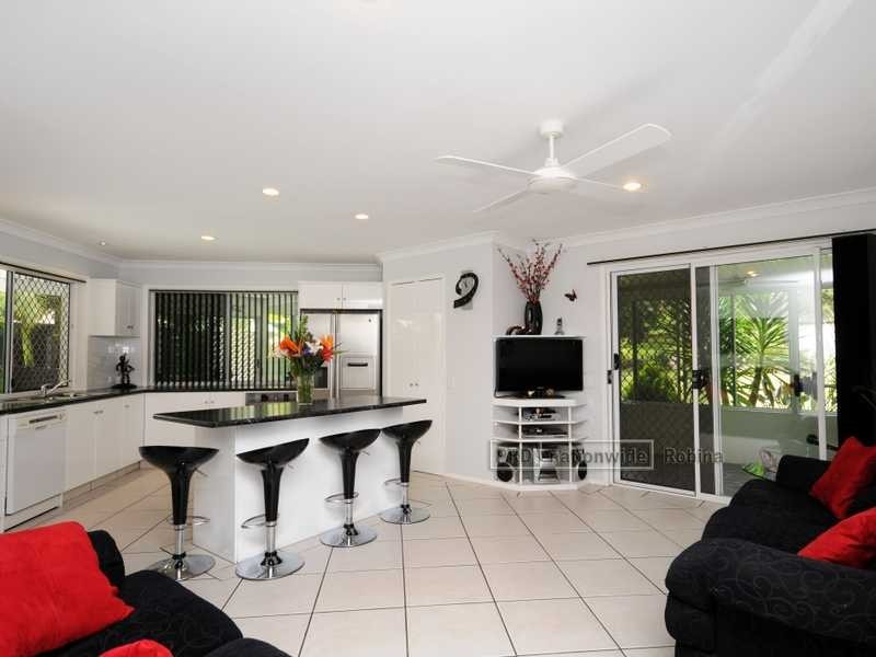 95 Gardenia Drive, Bonogin QLD 4213