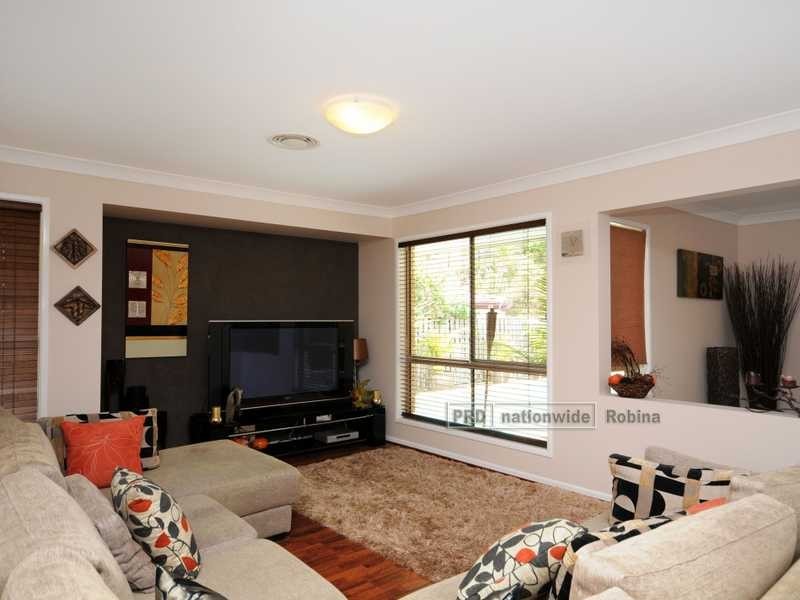 59 Ellis Drive, Mudgeeraba QLD 4213
