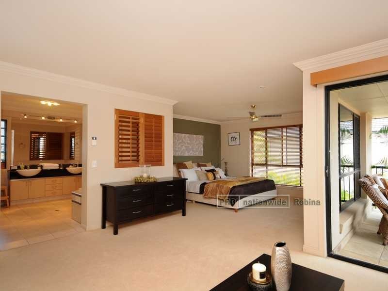12 North Shore Avenue, Varsity Lakes QLD 4227