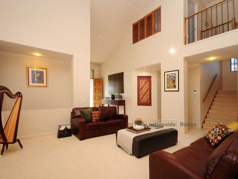 12 North Shore Avenue, Varsity Lakes QLD 4227