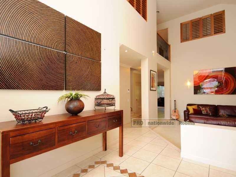 12 North Shore Avenue, Varsity Lakes QLD 4227