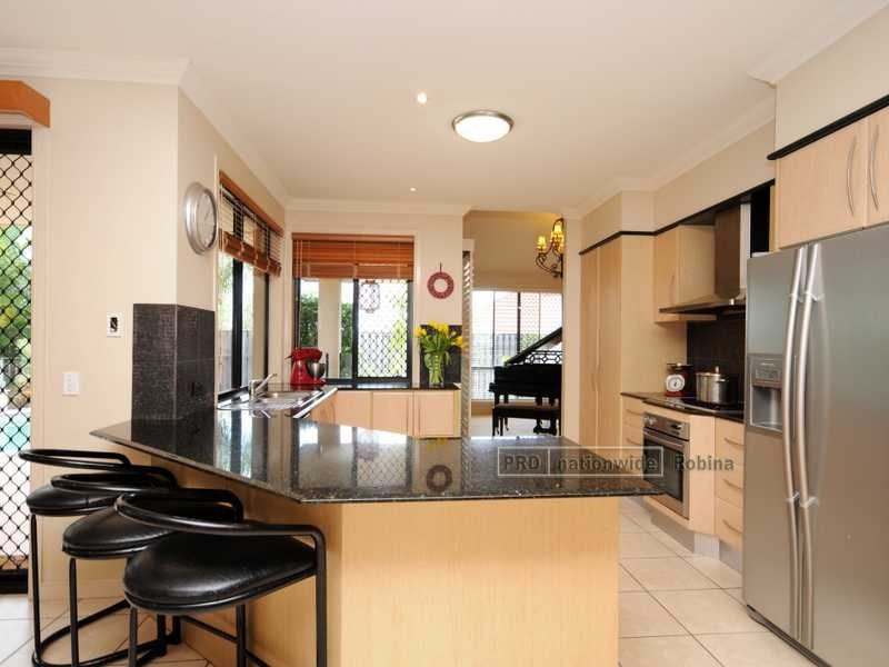 12 North Shore Avenue, Varsity Lakes QLD 4227