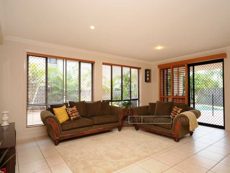 12 North Shore Avenue, Varsity Lakes QLD 4227