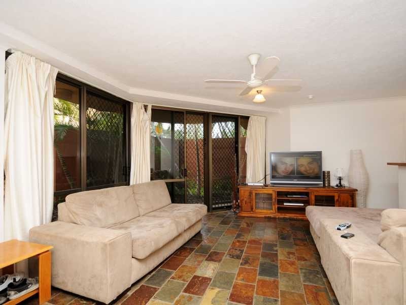 Unit 1/38 Enderly Avenue, Surfers Paradise QLD 4217