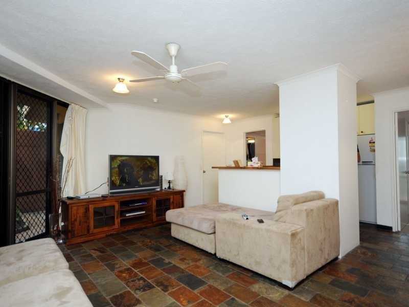 Unit 1/38 Enderly Avenue, Surfers Paradise QLD 4217