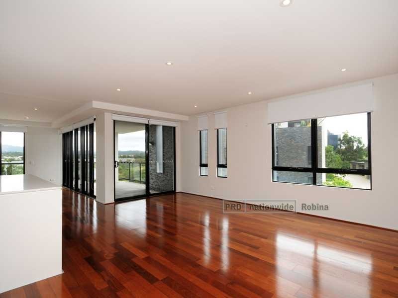 Unit 4/305 Easthill Drive, Robina QLD 4226