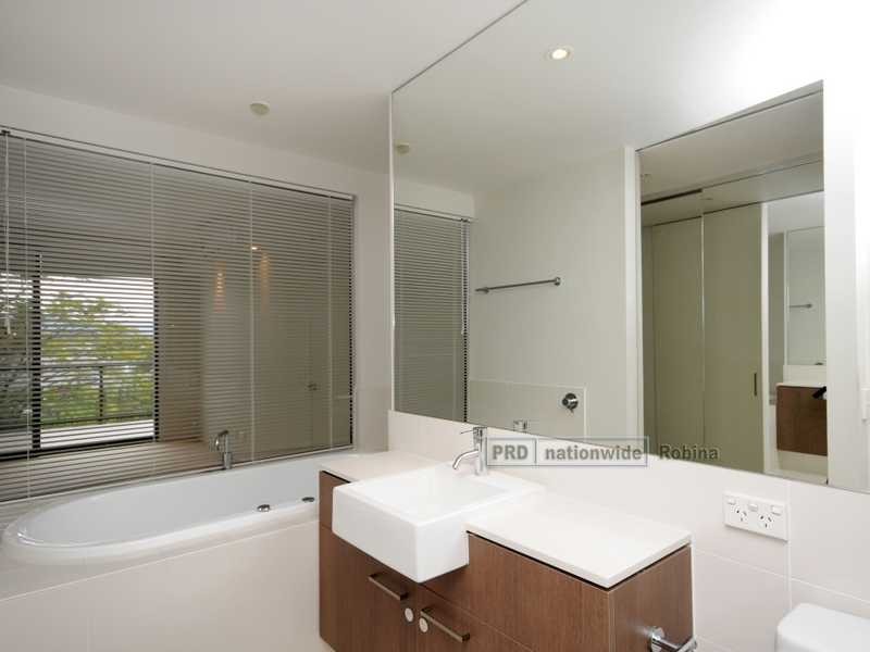 Unit 4/305 Easthill Drive, Robina QLD 4226