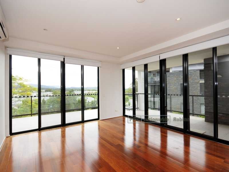 Unit 4/305 Easthill Drive, Robina QLD 4226