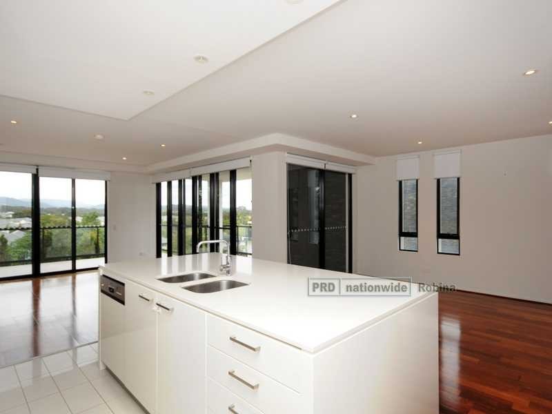 Unit 4/305 Easthill Drive, Robina QLD 4226