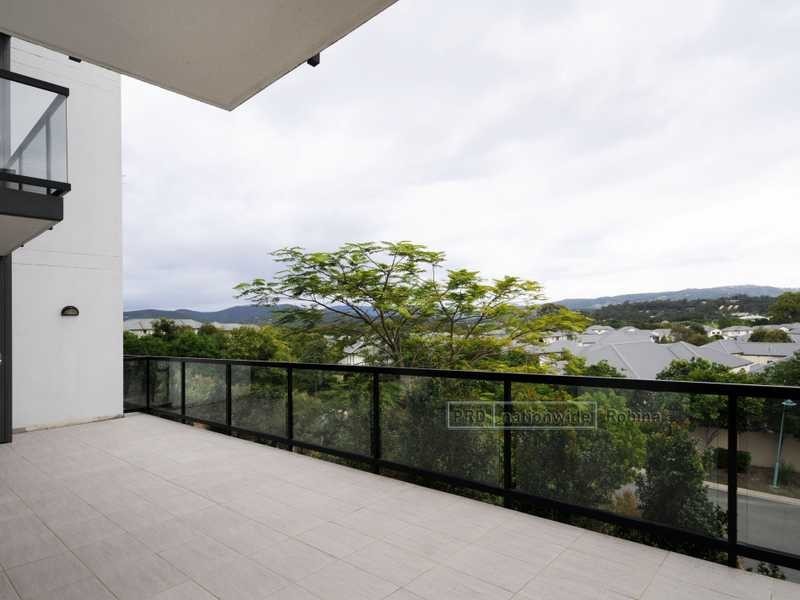 Unit 4/305 Easthill Drive, Robina QLD 4226