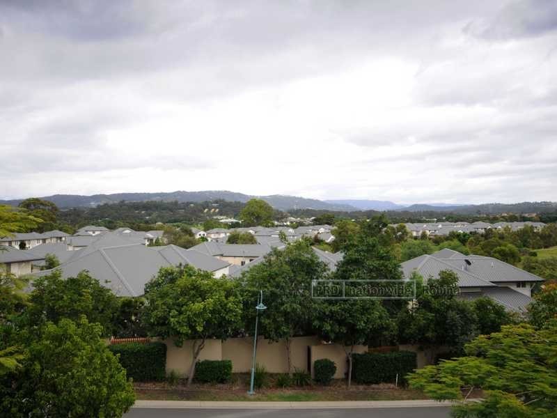 Unit 4/305 Easthill Drive, Robina QLD 4226