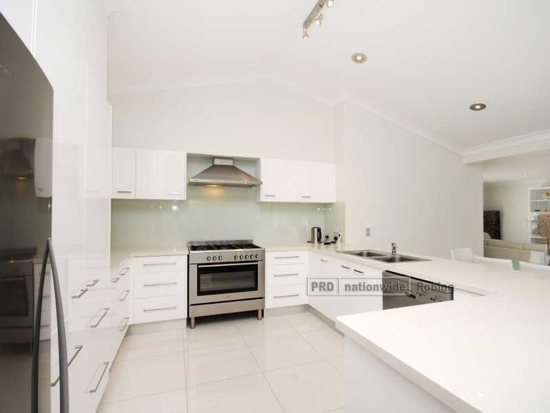 28 Yarraville Street, Robina QLD 4226