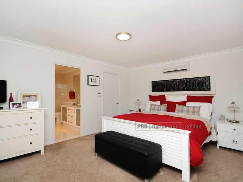 28 Yarraville Street, Robina QLD 4226