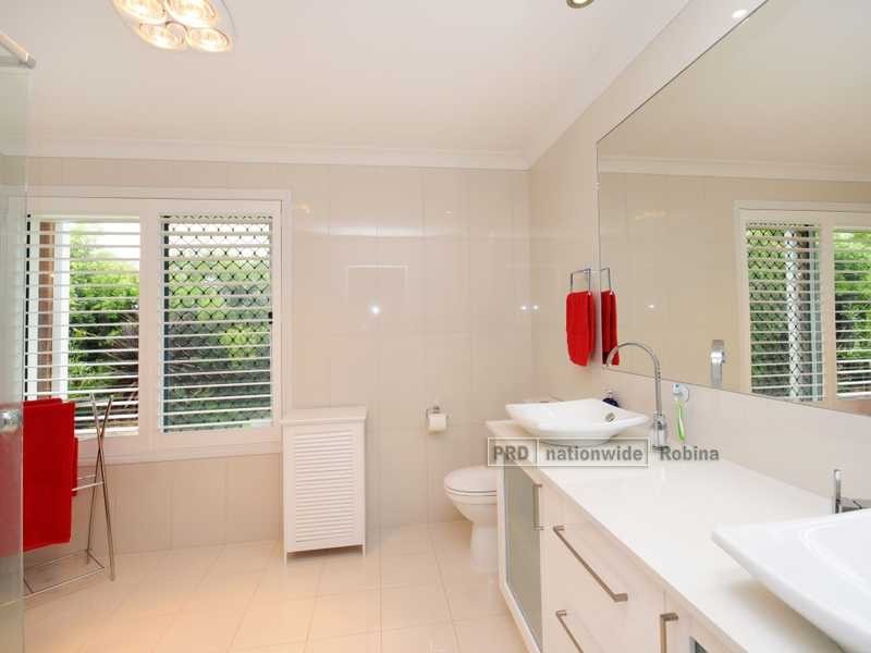 28 Yarraville Street, Robina QLD 4226