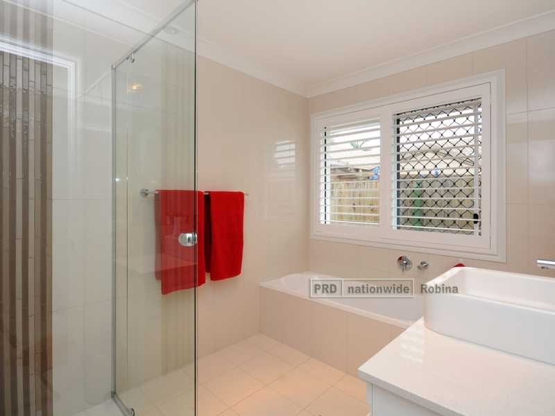 28 Yarraville Street, Robina QLD 4226