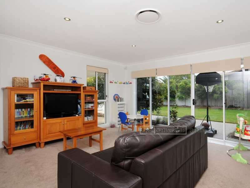 28 Yarraville Street, Robina QLD 4226