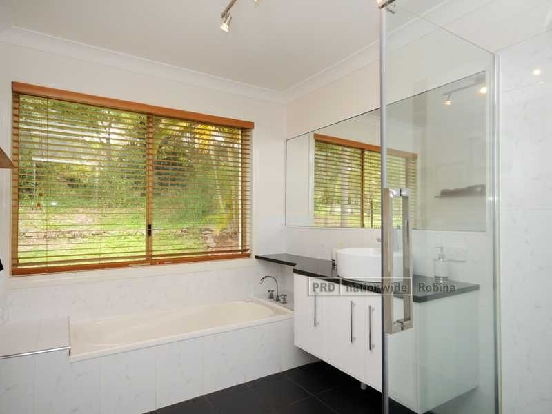 33 Wallaby Drive, Mudgeeraba QLD 4213