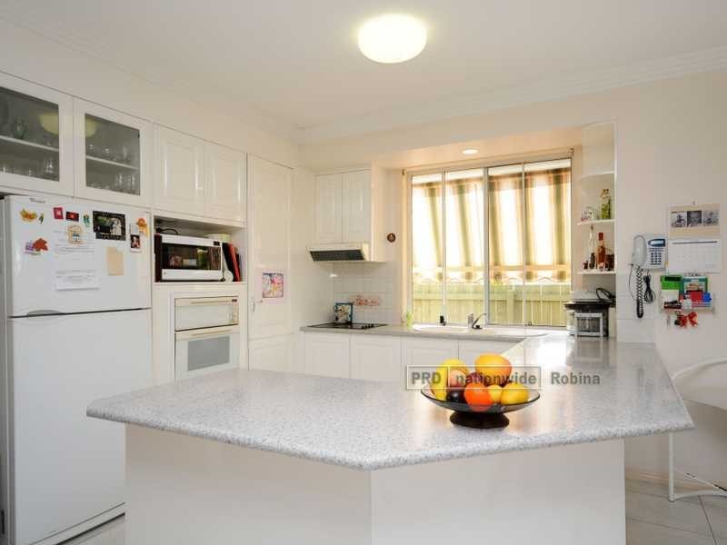 11 Raven Parade, Burleigh Waters QLD 4220