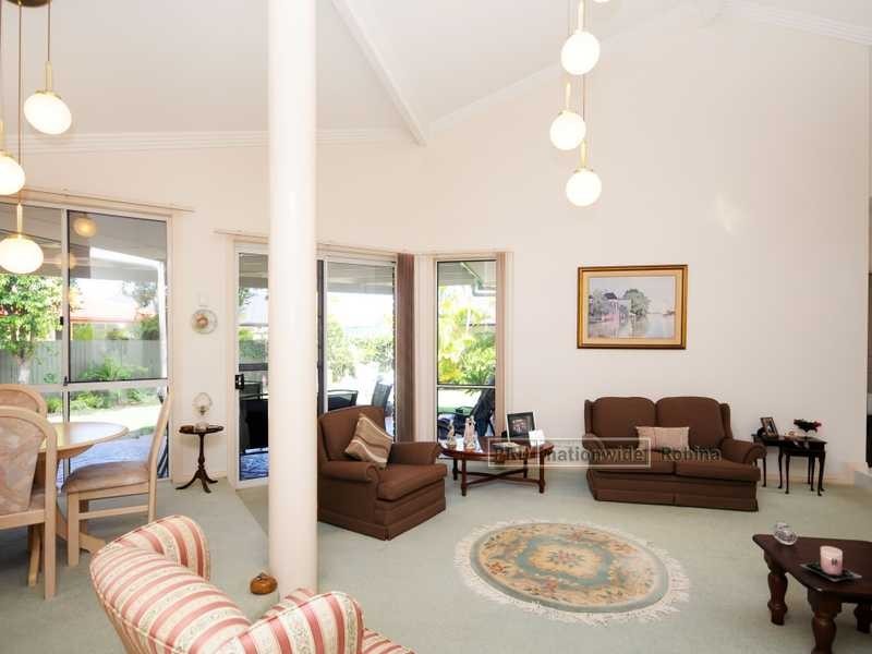 11 Raven Parade, Burleigh Waters QLD 4220