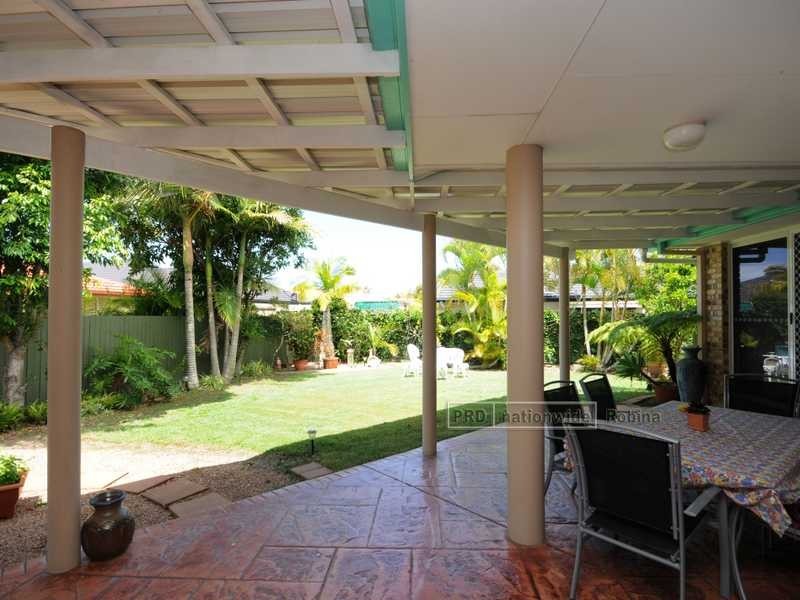 11 Raven Parade, Burleigh Waters QLD 4220