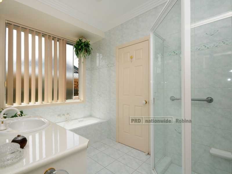 11 Raven Parade, Burleigh Waters QLD 4220