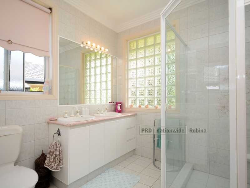 11 Raven Parade, Burleigh Waters QLD 4220