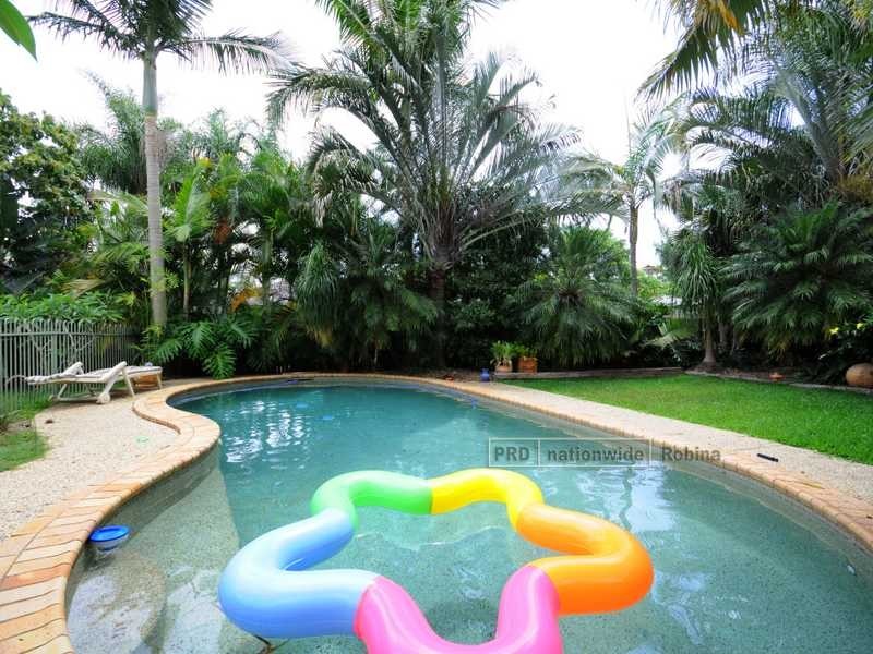 15 Strathmore Court, Robina QLD 4226