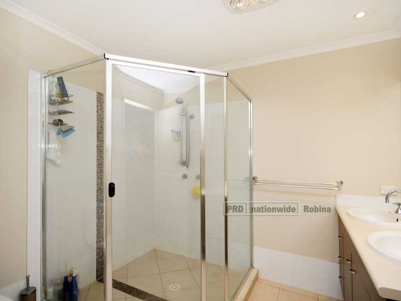 74 Clover Hill Drive, Mudgeeraba QLD 4213