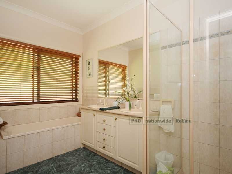 13 Quince Place, Bonogin QLD 4213