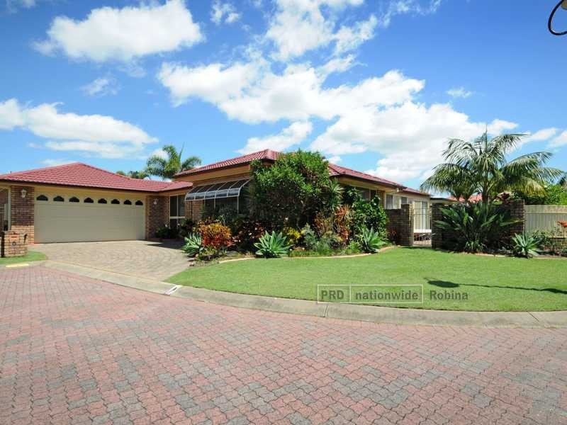 6 Sternlight Close, Clear Island Waters QLD 4226